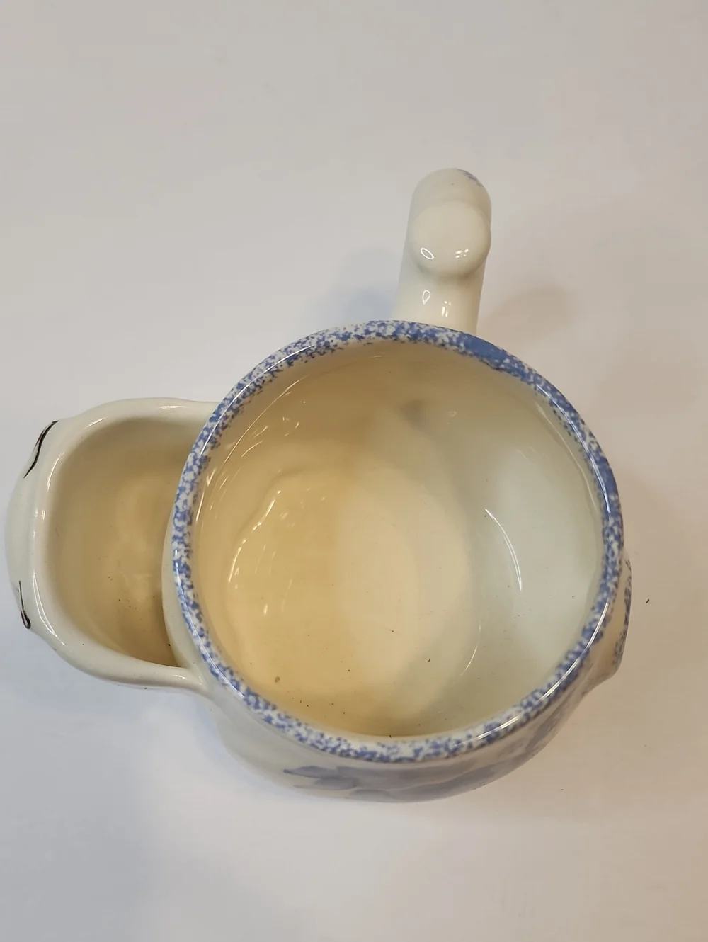 Cute Ceramic Cat Face Mug With Built In Tea Bag Holder in Cream